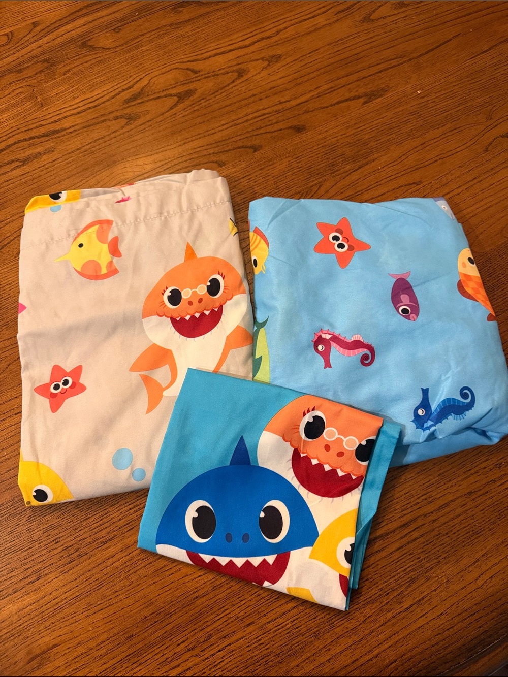 A complete, like-new Nickelodeon Baby Shark twin sheet set